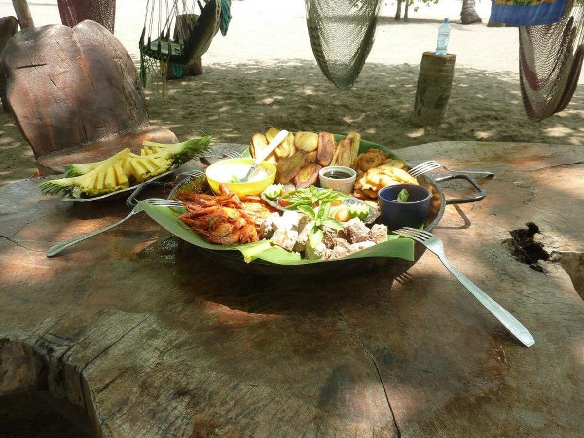 Hostal Pachamama Isla de Canas ภายนอก รูปภาพ